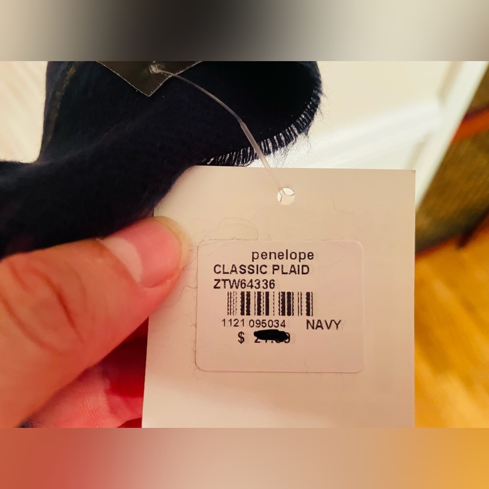 Brand New With Tags Penelope Classic Plaid Scarf,
Softer Than Cashmere? - Picture 2 of 3